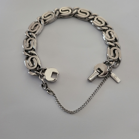 Vintage Monet Silver tone link bracelet - Picture 3 of 6